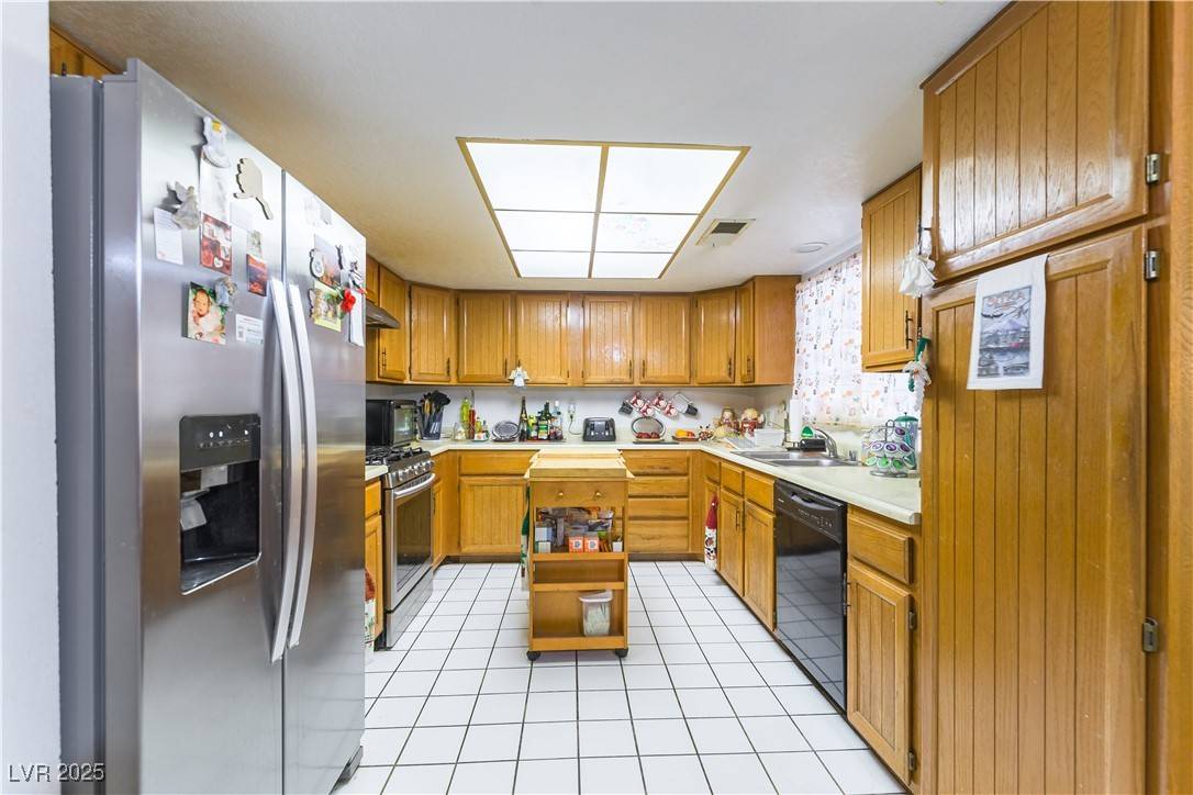 Las Vegas, NV 89110,744 Milstead CT