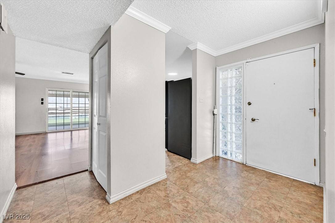 Las Vegas, NV 89107,216 Lorenzi ST