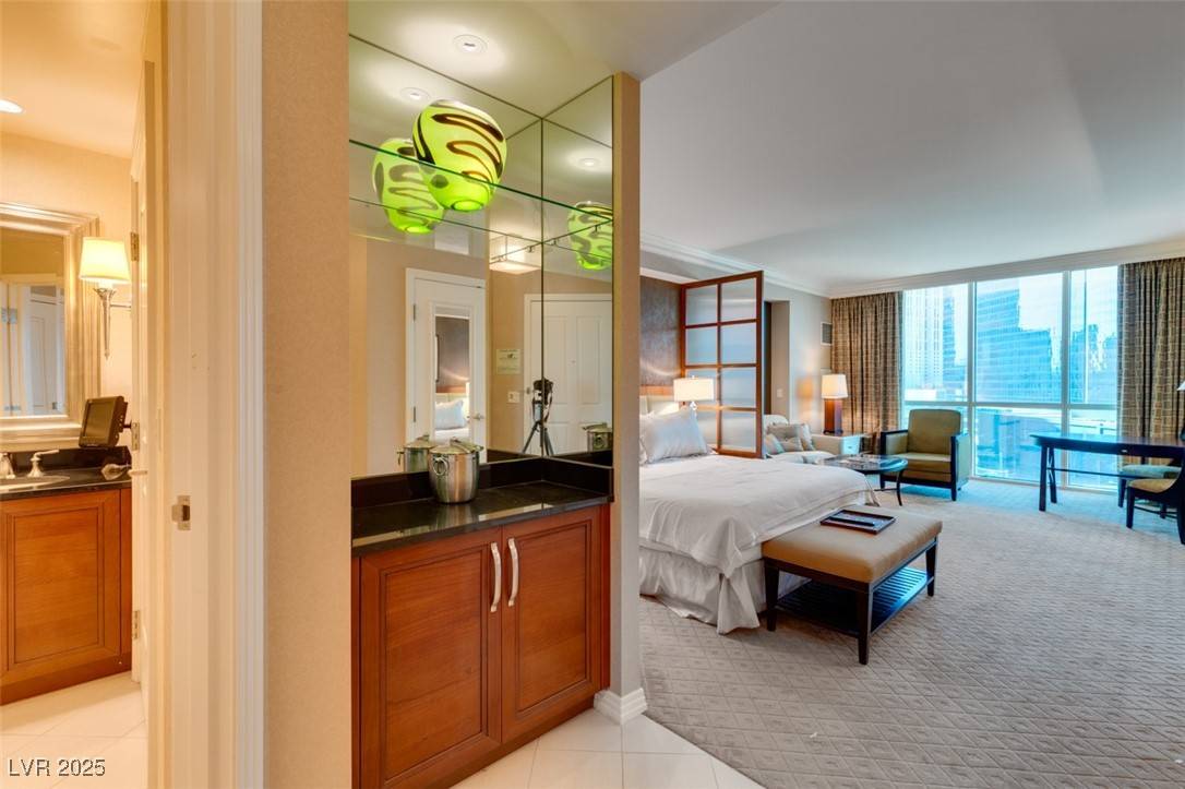 Las Vegas, NV 89109,145 Harmon #511