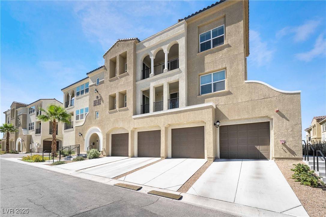 Henderson, NV 89052,2555 HAMPTON RD #10202