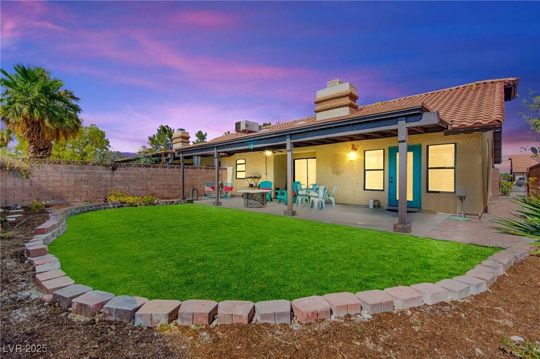 Las Vegas, NV 89121,3935 Saddlewood CT