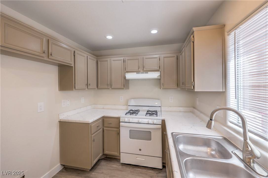 Las Vegas, NV 89115,4099 Halfmoon Bay DR