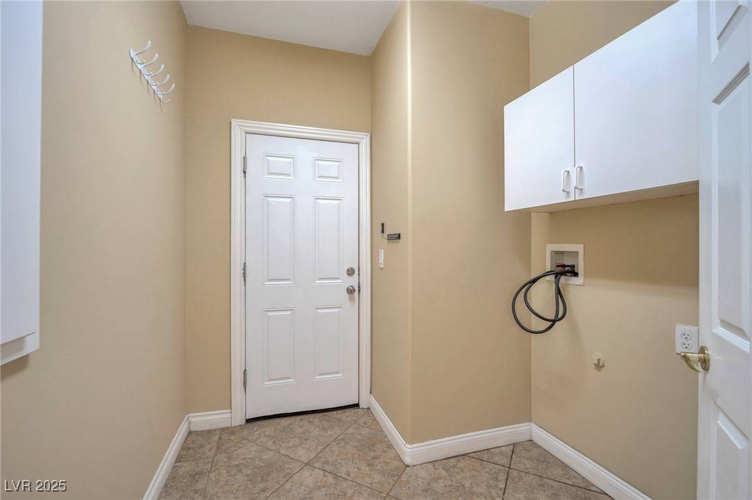 Las Vegas, NV 89148,5915 Poplar Tree ST