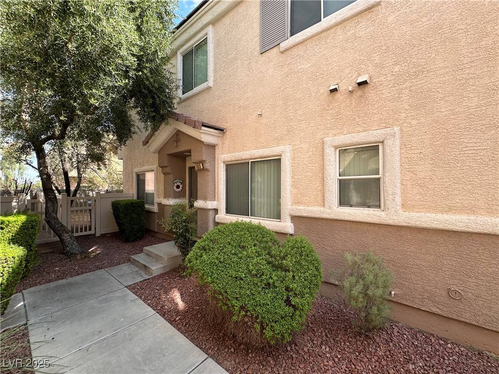 Henderson, NV 89011,6080 Golden Corral TRL #103