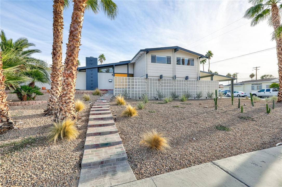 Las Vegas, NV 89169,1607 Pawnee DR