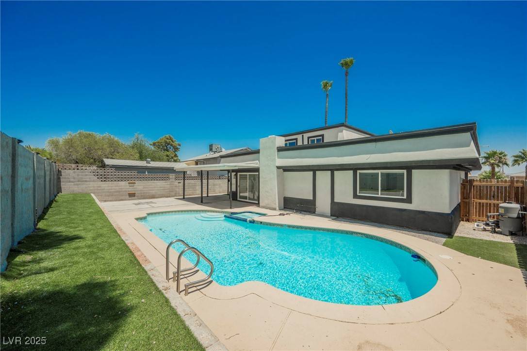 Las Vegas, NV 89145,716 Vincent WAY