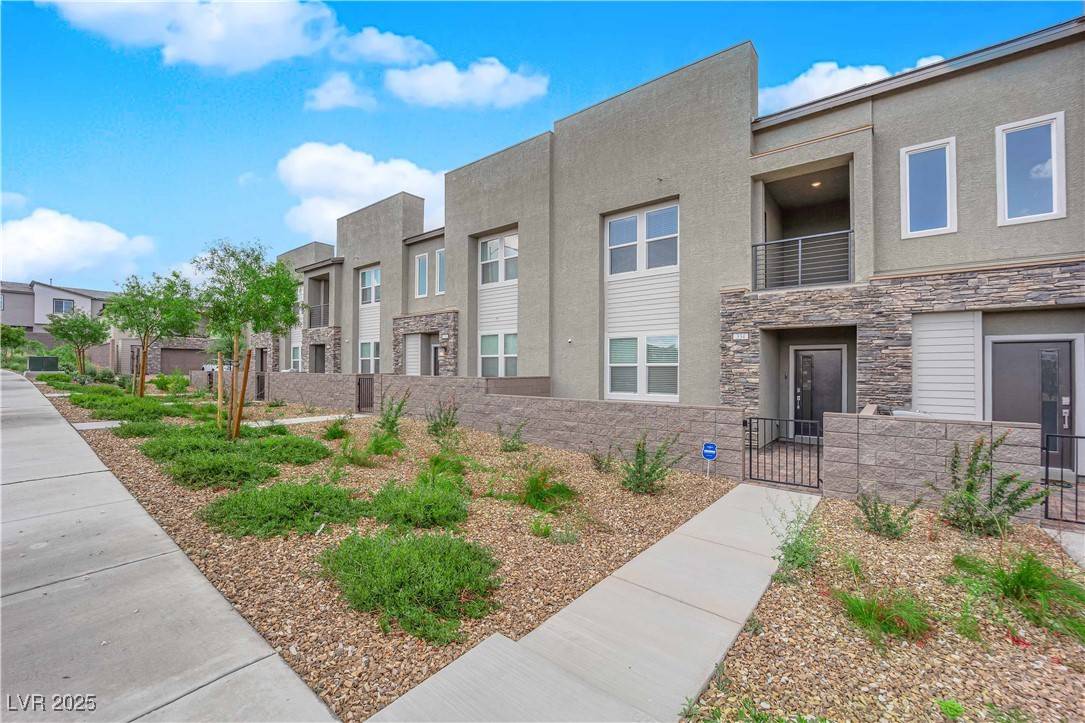 Henderson, NV 89015,334 Laurel Peak DR