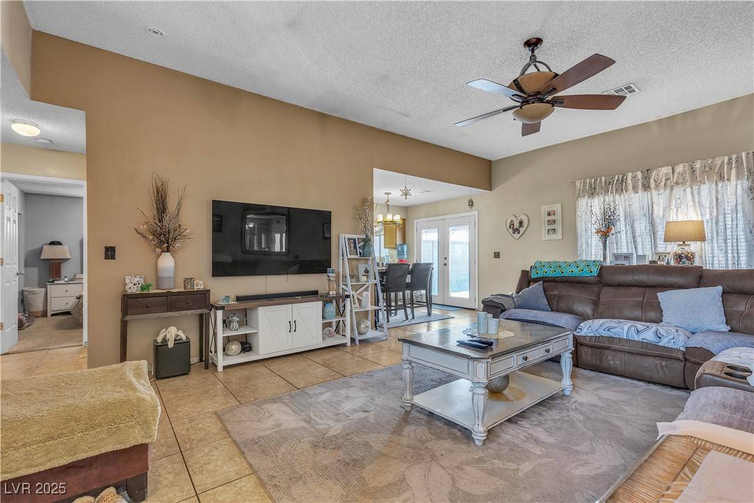 Henderson, NV 89015,475 Opal DR