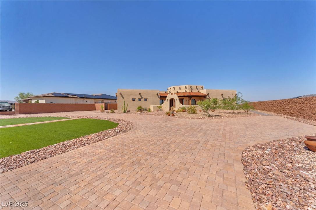 Henderson, NV 89015,186 S Naples ST