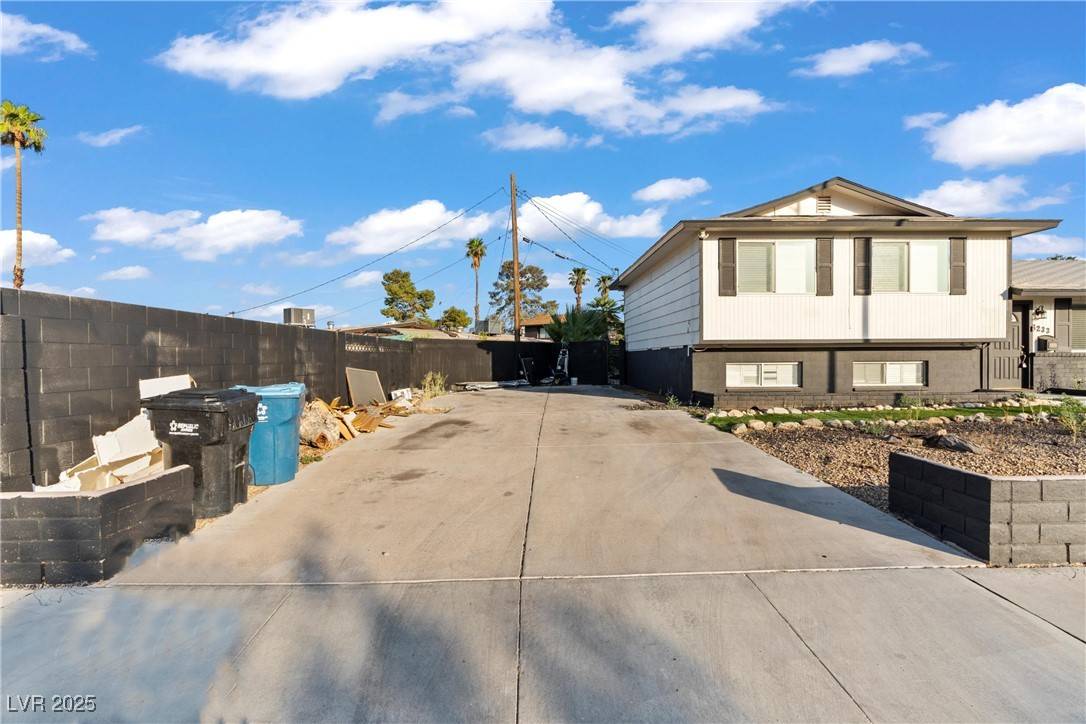 Las Vegas, NV 89107,6233 Elton AVE