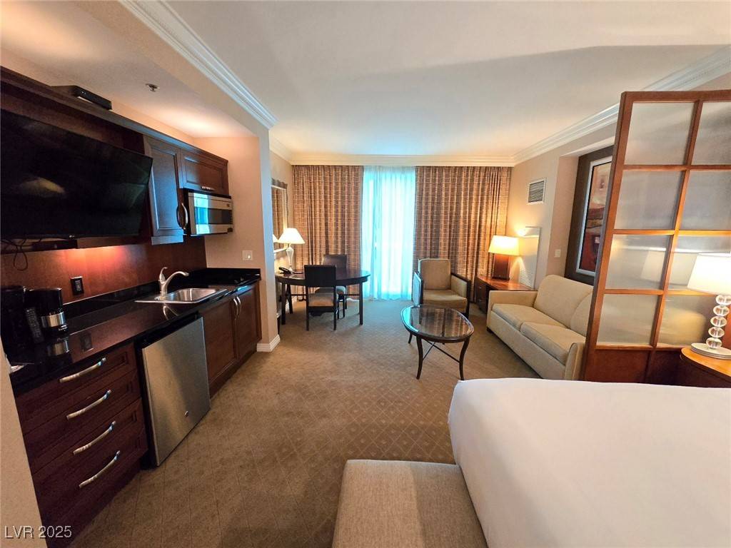 Las Vegas, NV 89109,135 E Harmon AVE #2203