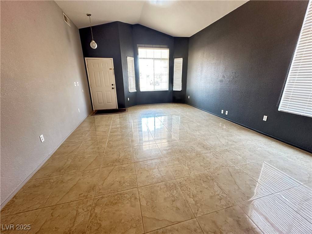 Las Vegas, NV 89123,9522 LAVARUN CT
