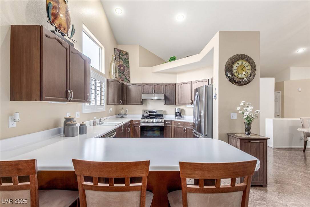 Henderson, NV 89002,805 Blue Springs DR