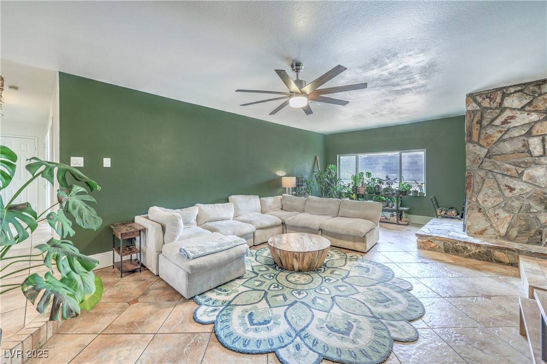 Las Vegas, NV 89121,4443 El Cebra WAY