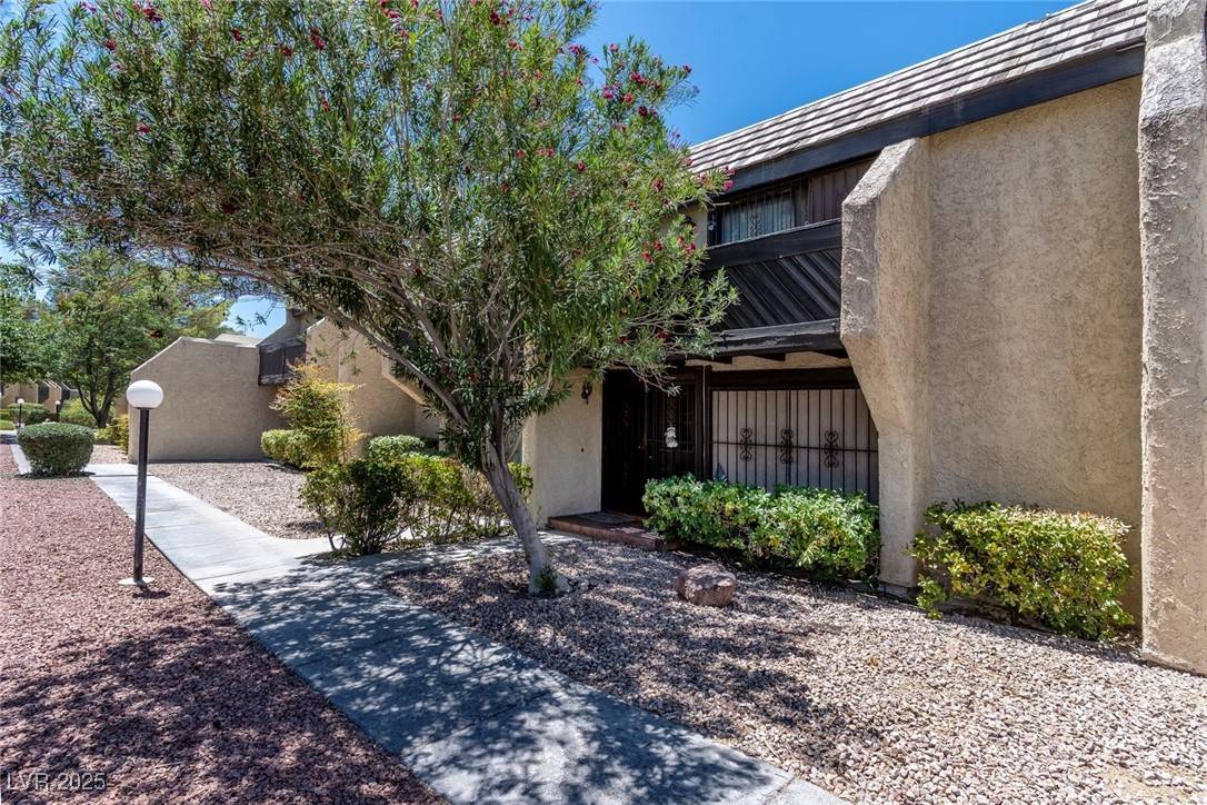 Las Vegas, NV 89121,4636 Comnor Hill LN