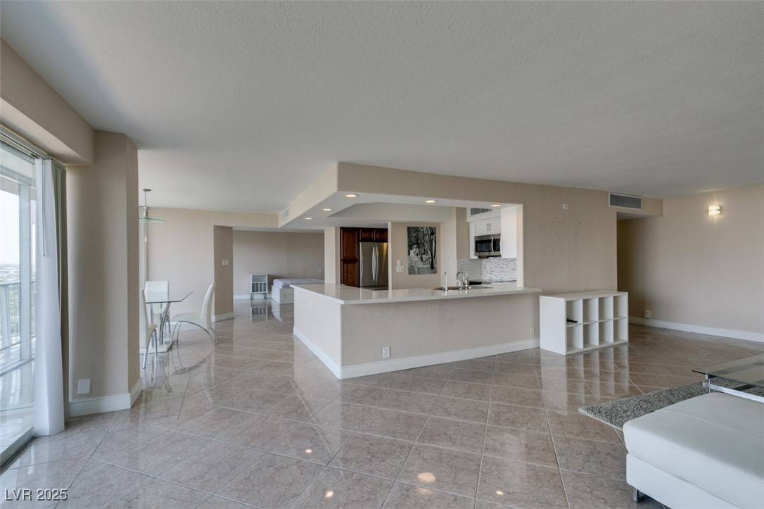 Las Vegas, NV 89109,3111 Bel Air DR #18C