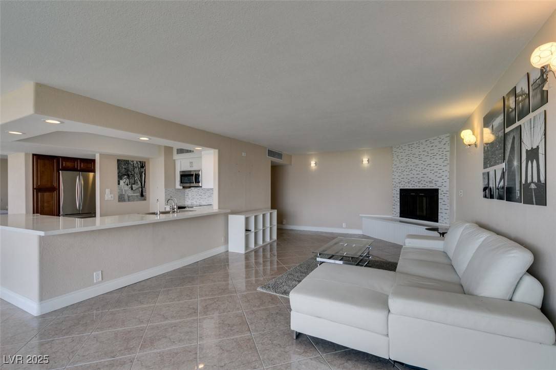 Las Vegas, NV 89109,3111 Bel Air DR #18C