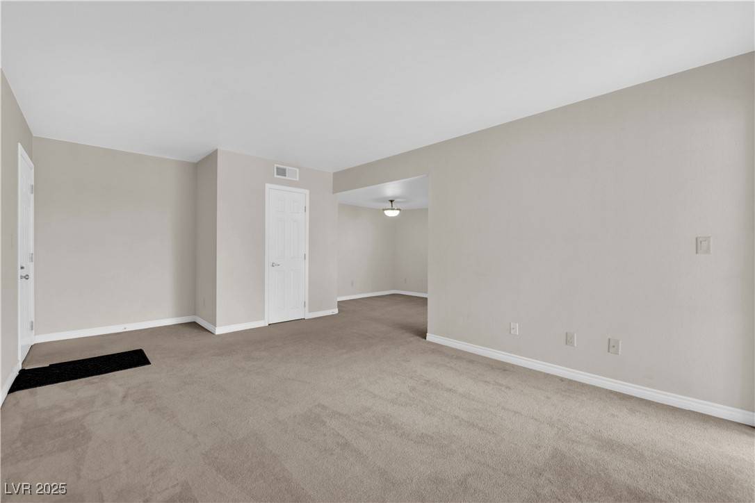 Las Vegas, NV 89103,5163 Indian River DR #205