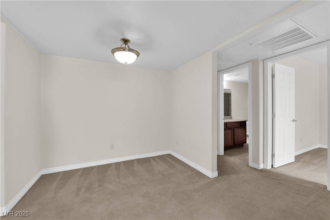 Las Vegas, NV 89103,5163 Indian River DR #205