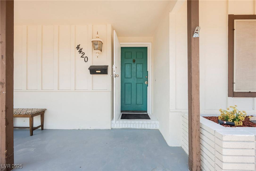Las Vegas, NV 89107,4420 Thompson CIR