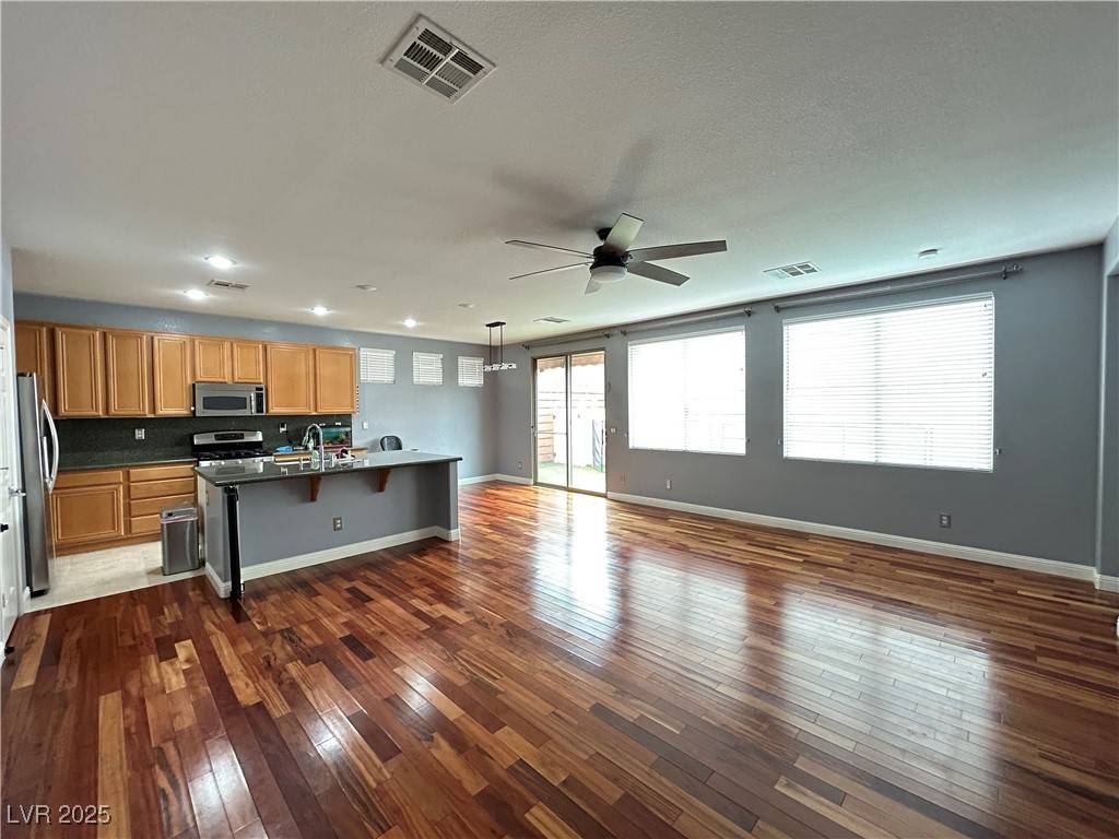 Las Vegas, NV 89149,9224 Longhorn Falls CT