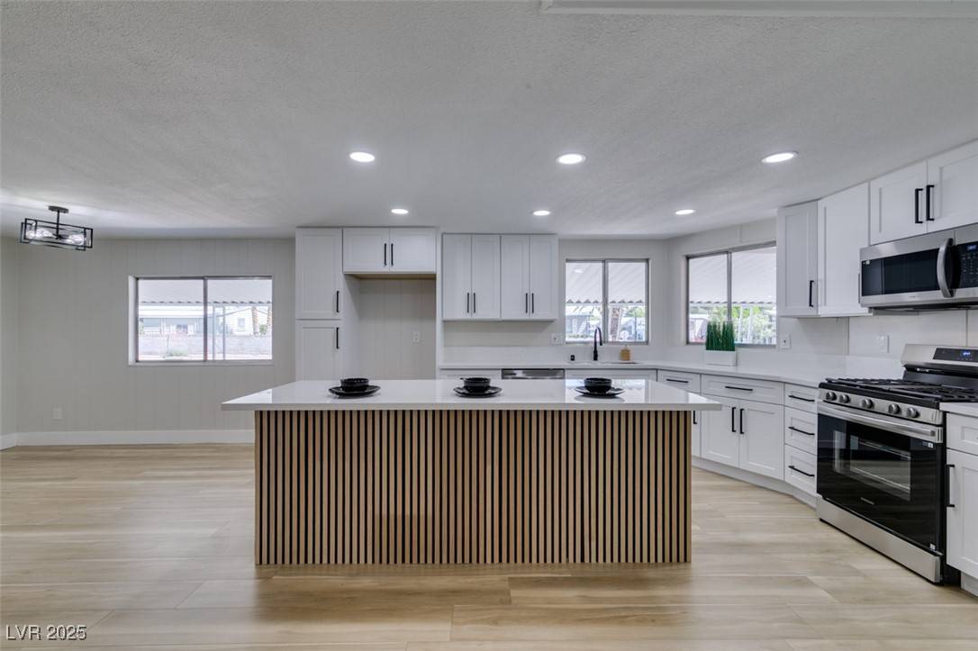 Las Vegas, NV 89122,3393 Katmai DR