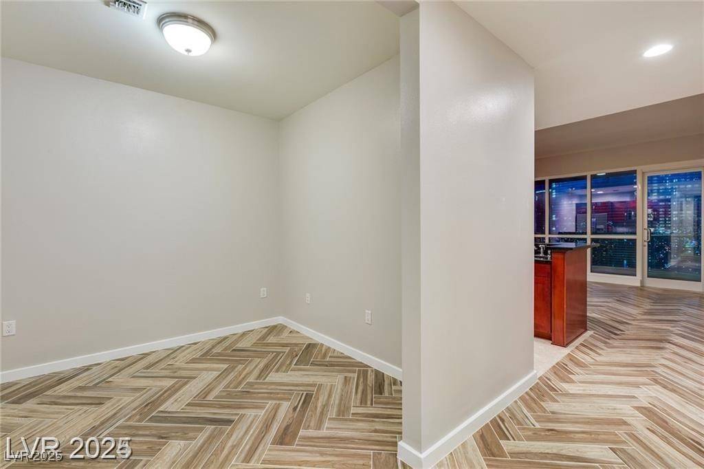 Las Vegas, NV 89103,4575 Dean Martin DR #2701