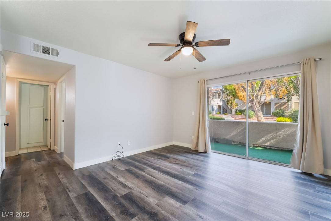 Las Vegas, NV 89120,3160 Tarpon DR #102