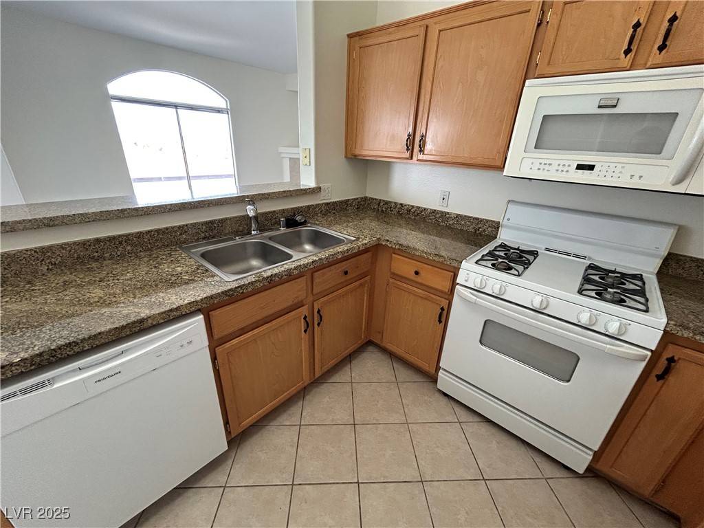 Henderson, NV 89052,700 Carnegie ST #121