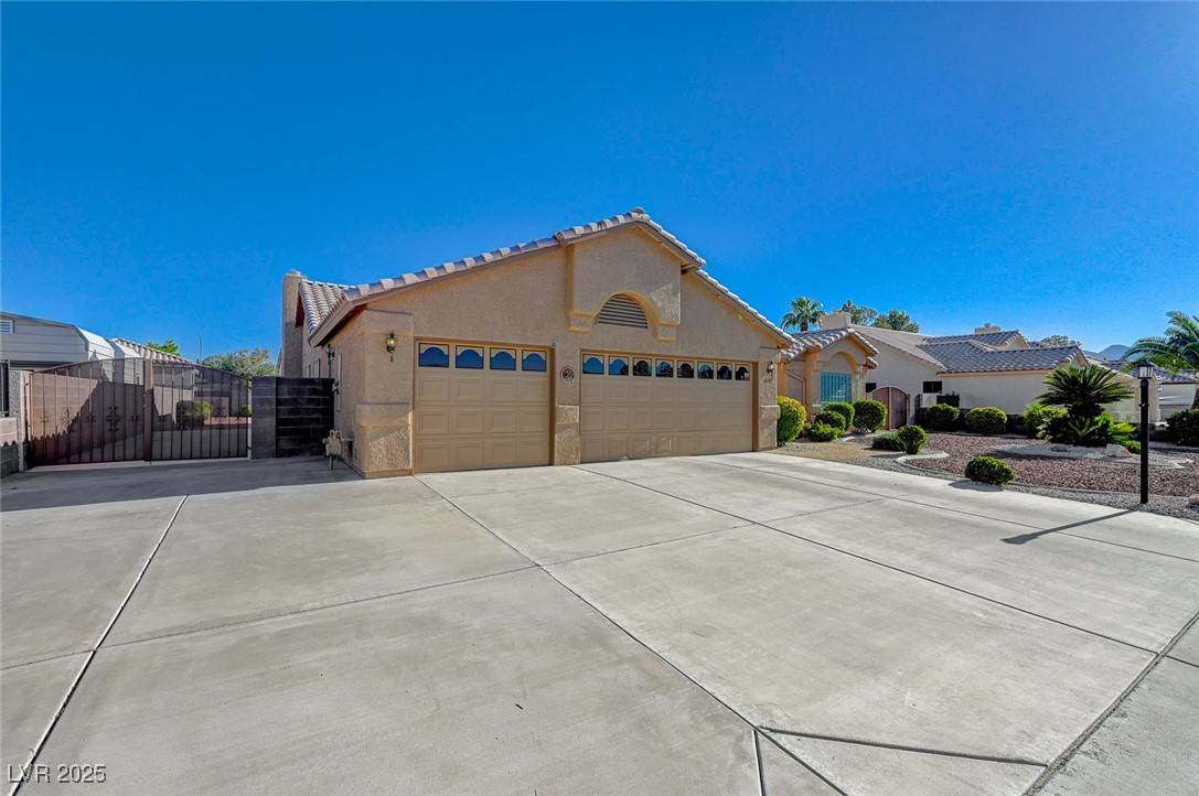 Las Vegas, NV 89108,6317 Canyon Ridge DR