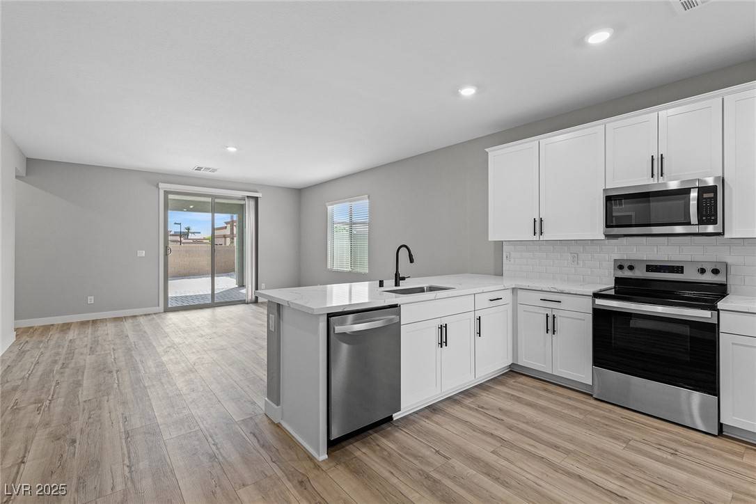 North Las Vegas, NV 89032,3221 Lahontan ST