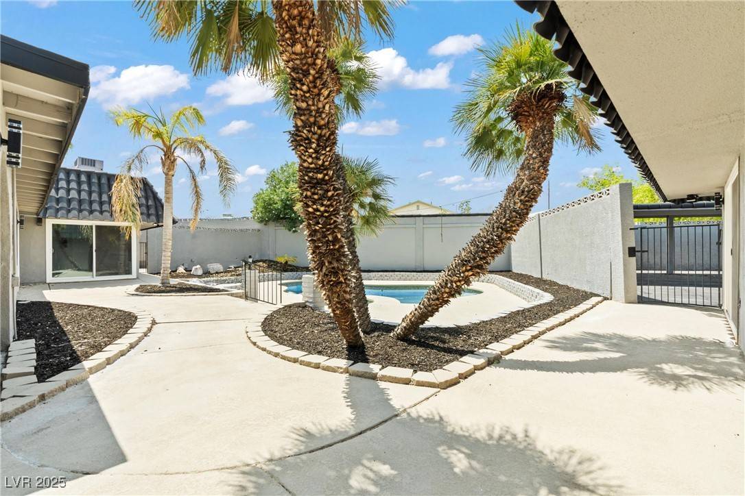 Las Vegas, NV 89121,4501 Woodcrest RD