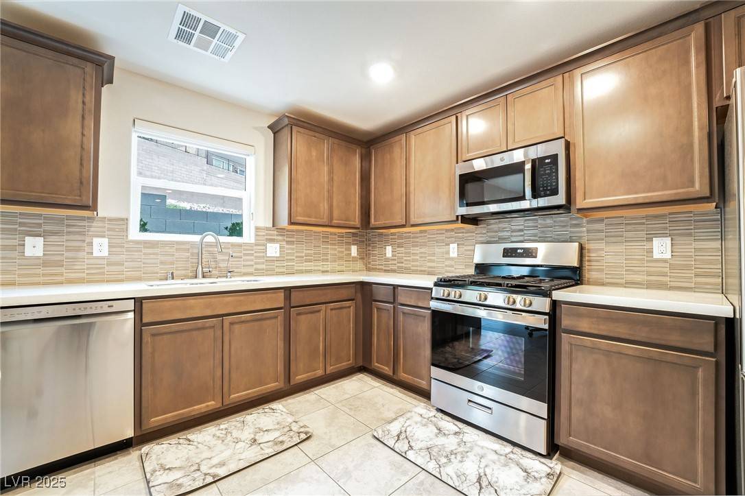 Henderson, NV 89012,285 Rain Quail WAY