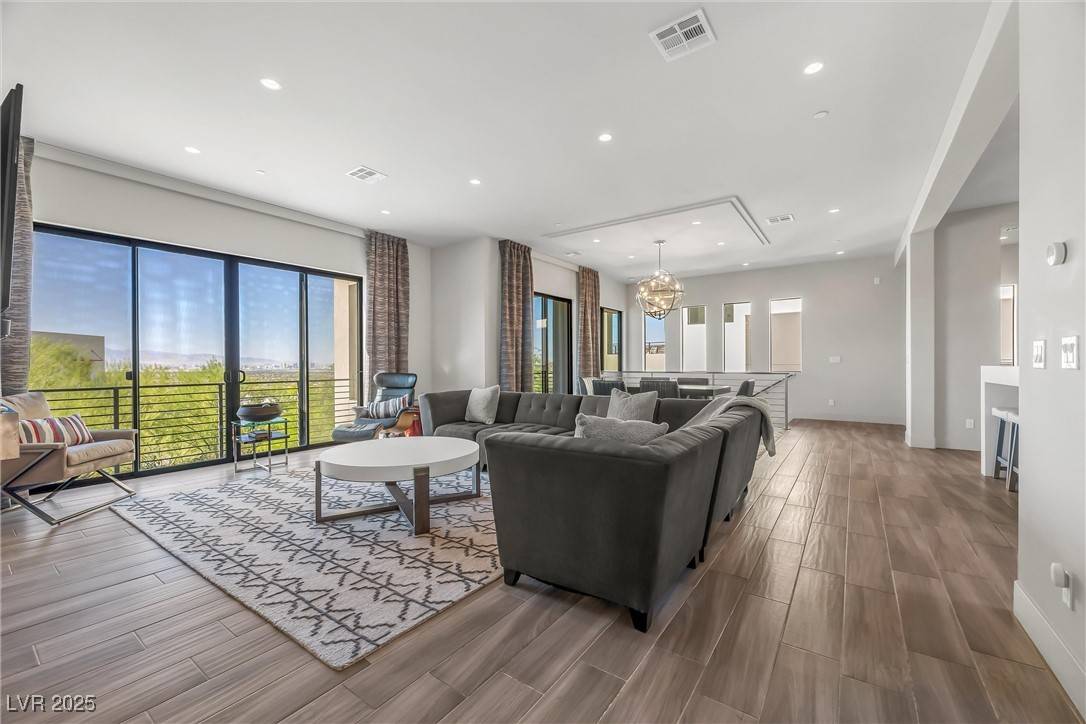 Henderson, NV 89012,406 Solitude Peak LN