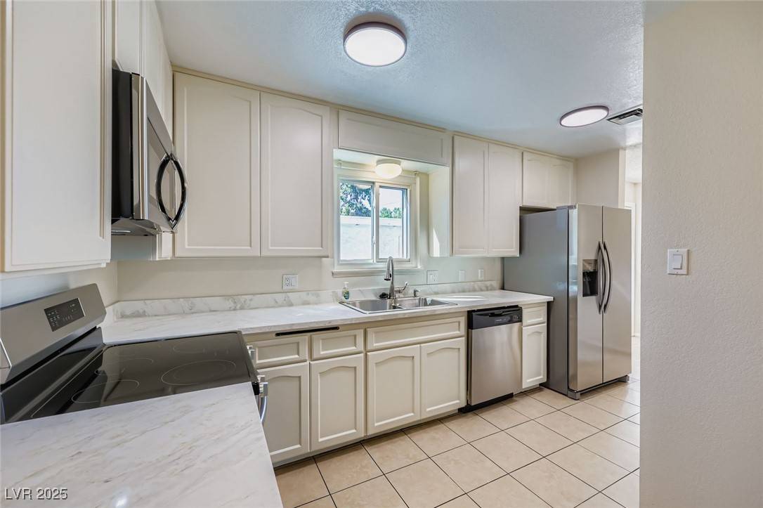 Las Vegas, NV 89121,639 Pecos WAY
