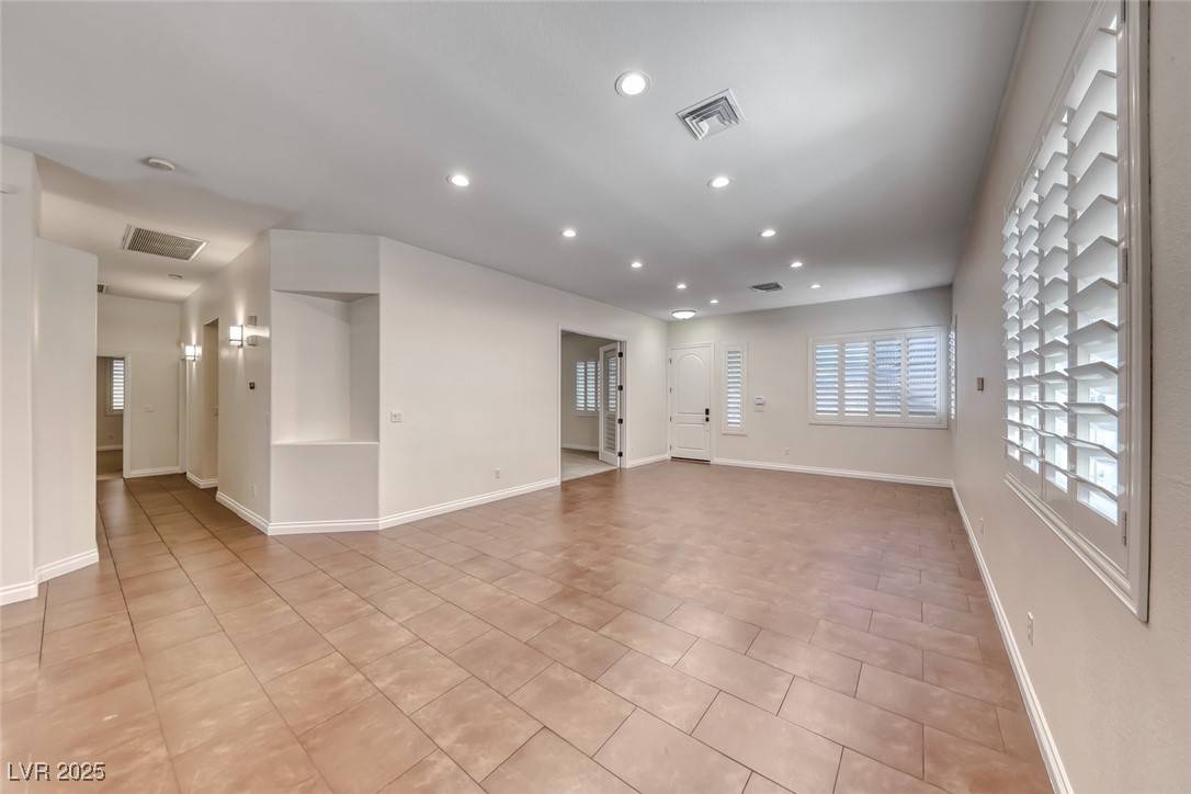 Henderson, NV 89012,2122 Mooreview ST