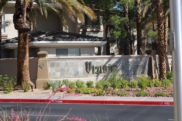 Las Vegas, NV 89148,7127 DURANGO DR #111