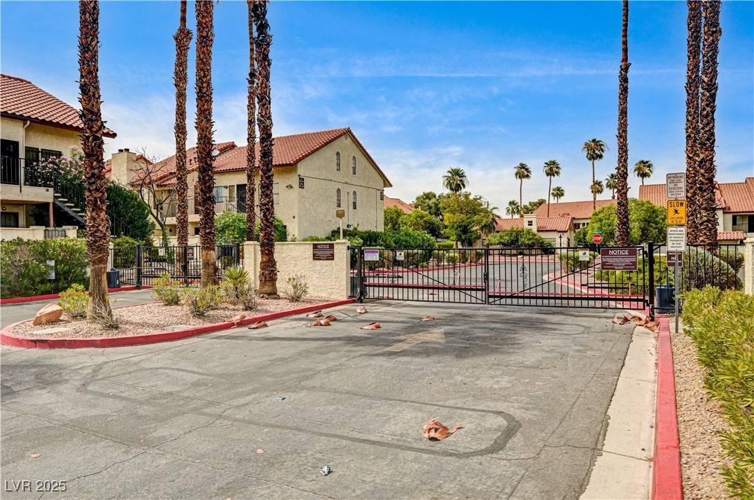 Las Vegas, NV 89103,3974 Bushnell DR #63