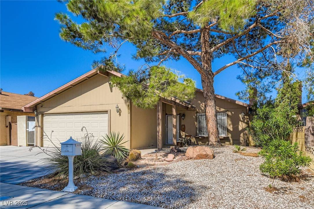 Las Vegas, NV 89121,4723 Desert Vista RD