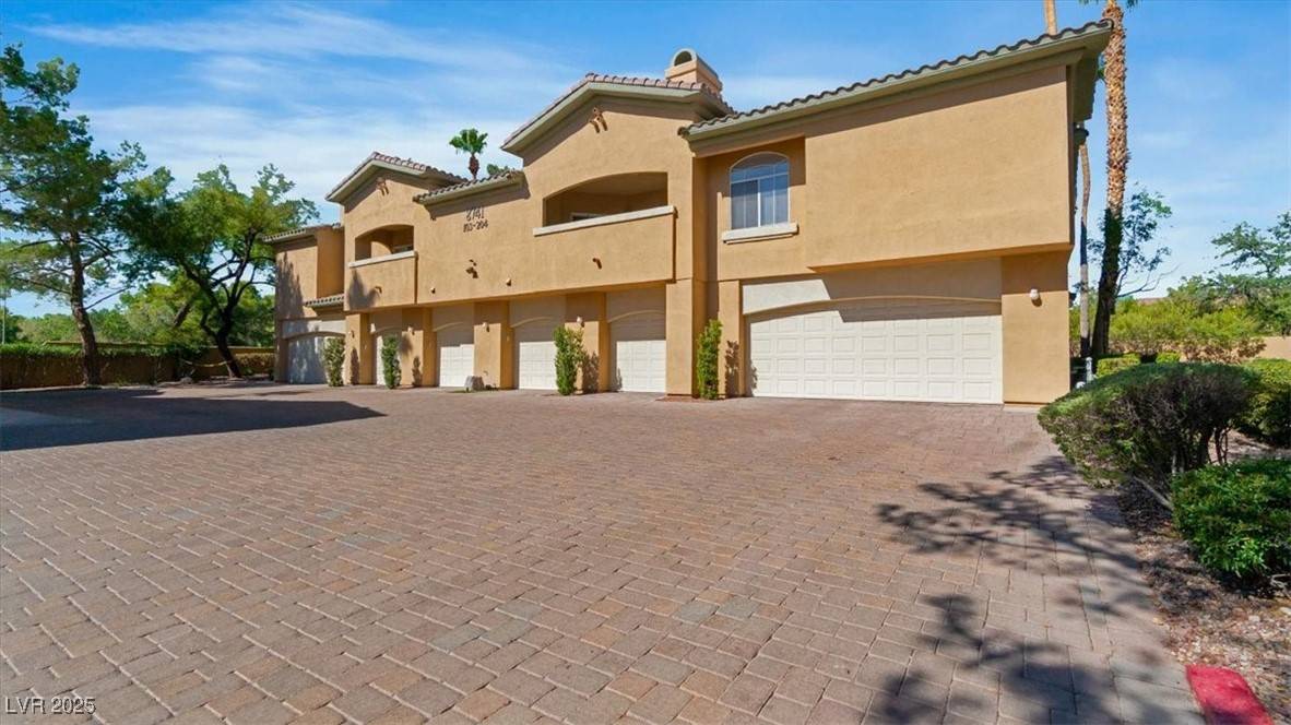 Las Vegas, NV 89128,8741 Red Brook DR #103