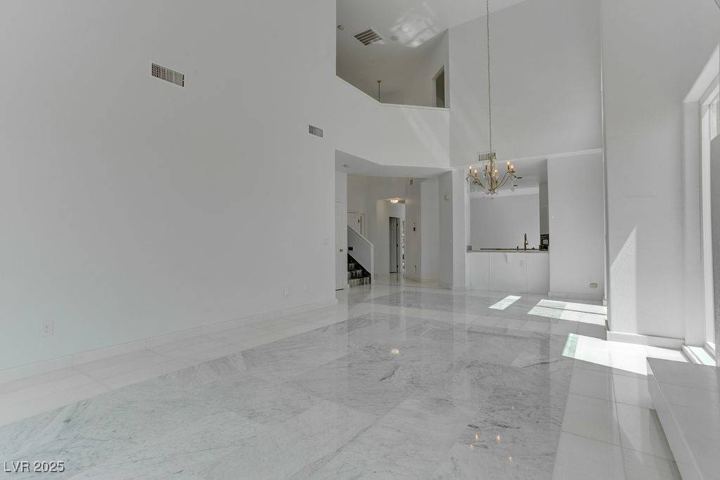 Las Vegas, NV 89117,8953 Diamond Falls DR