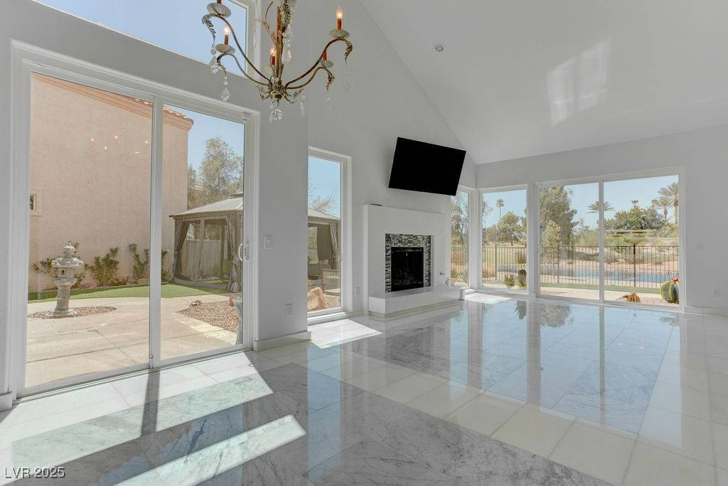 Las Vegas, NV 89117,8953 Diamond Falls DR