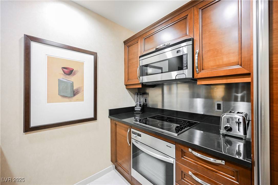 Las Vegas, NV 89109,145 E Harmon AVE #1402