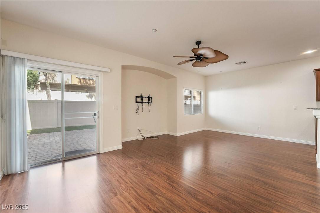 Las Vegas, NV 89183,10123 Aspen Rose ST #103