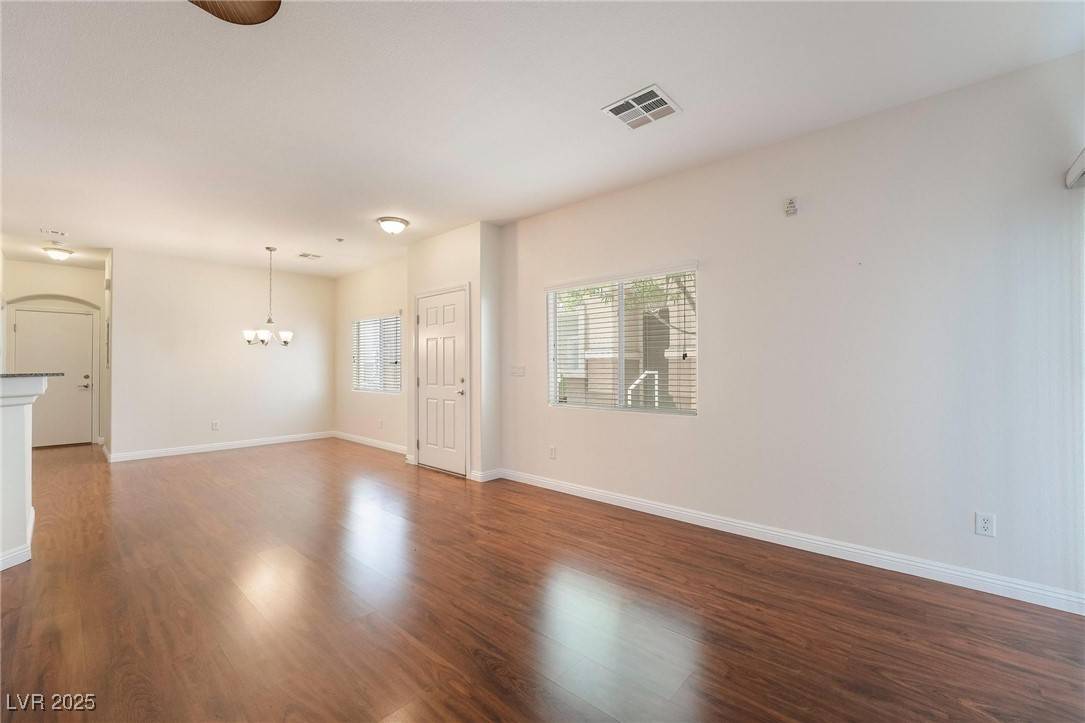Las Vegas, NV 89183,10123 Aspen Rose ST #103