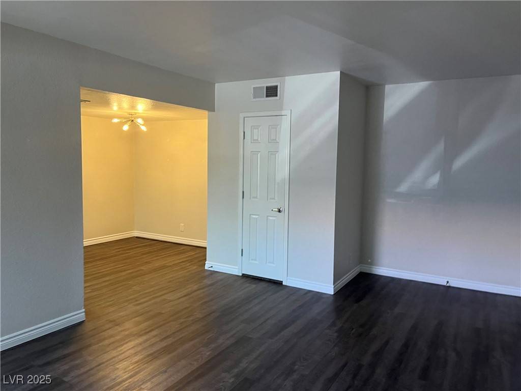 Las Vegas, NV 89103,5260 River Glen DR #259