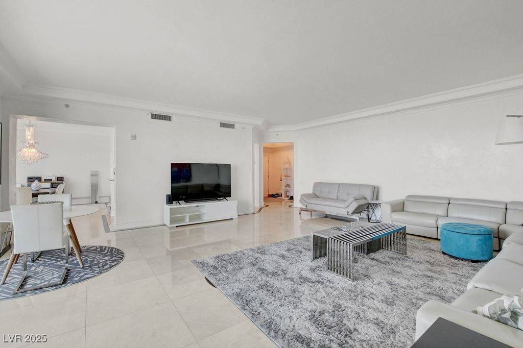 Las Vegas, NV 89109,2777 Paradise RD #2702