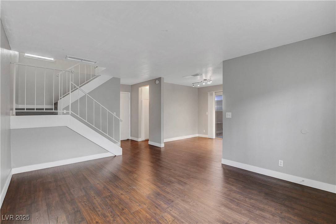 Las Vegas, NV 89119,4339 Spencer ST #15