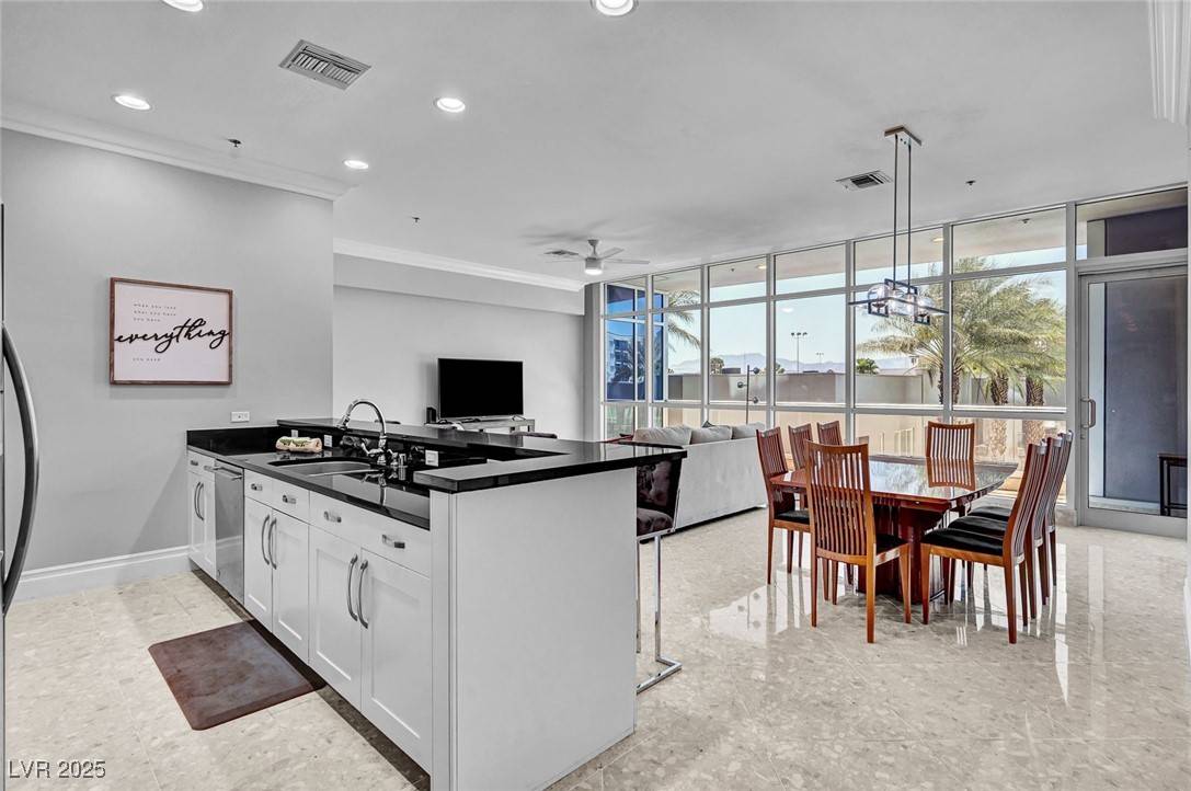 Las Vegas, NV 89103,4525 Dean Martin DR #306