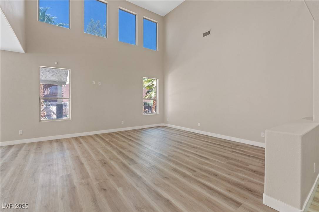 Las Vegas, NV 89147,9272 W Viking RD